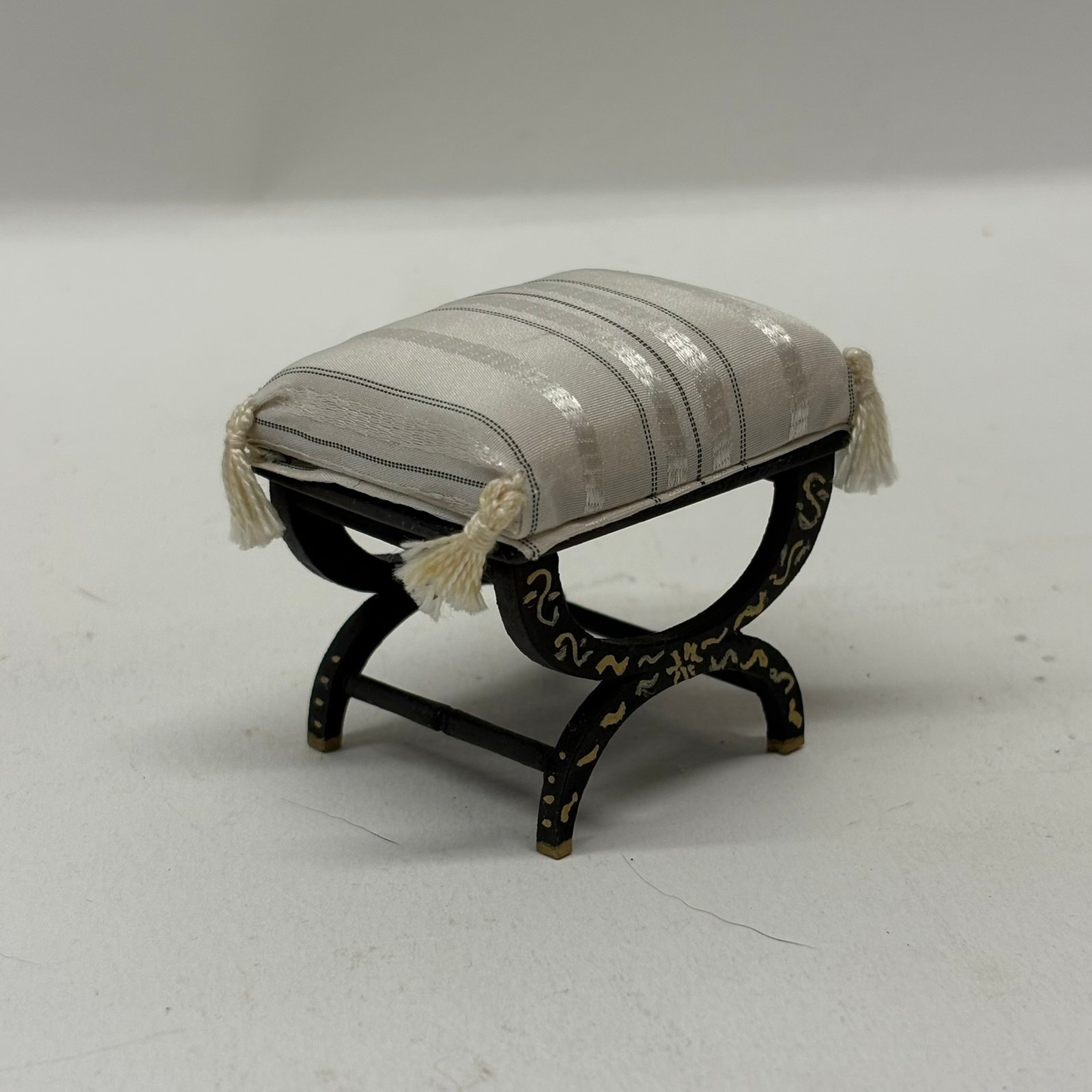 1:12th scale Dolls House Furniture- Padded Stool, VEF14