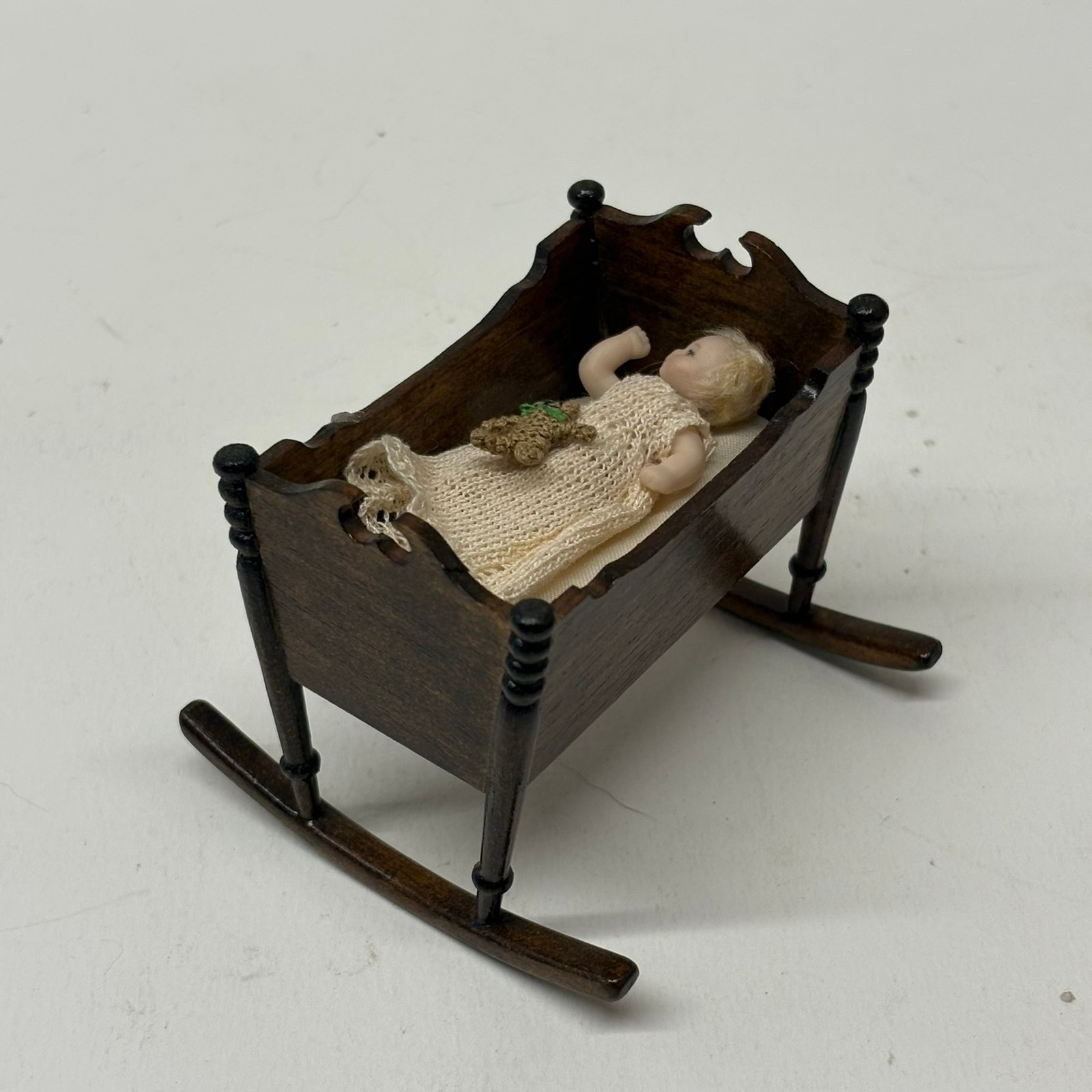 1:12th scale Dolls House Furniture- Tudor Cradle, VEF15