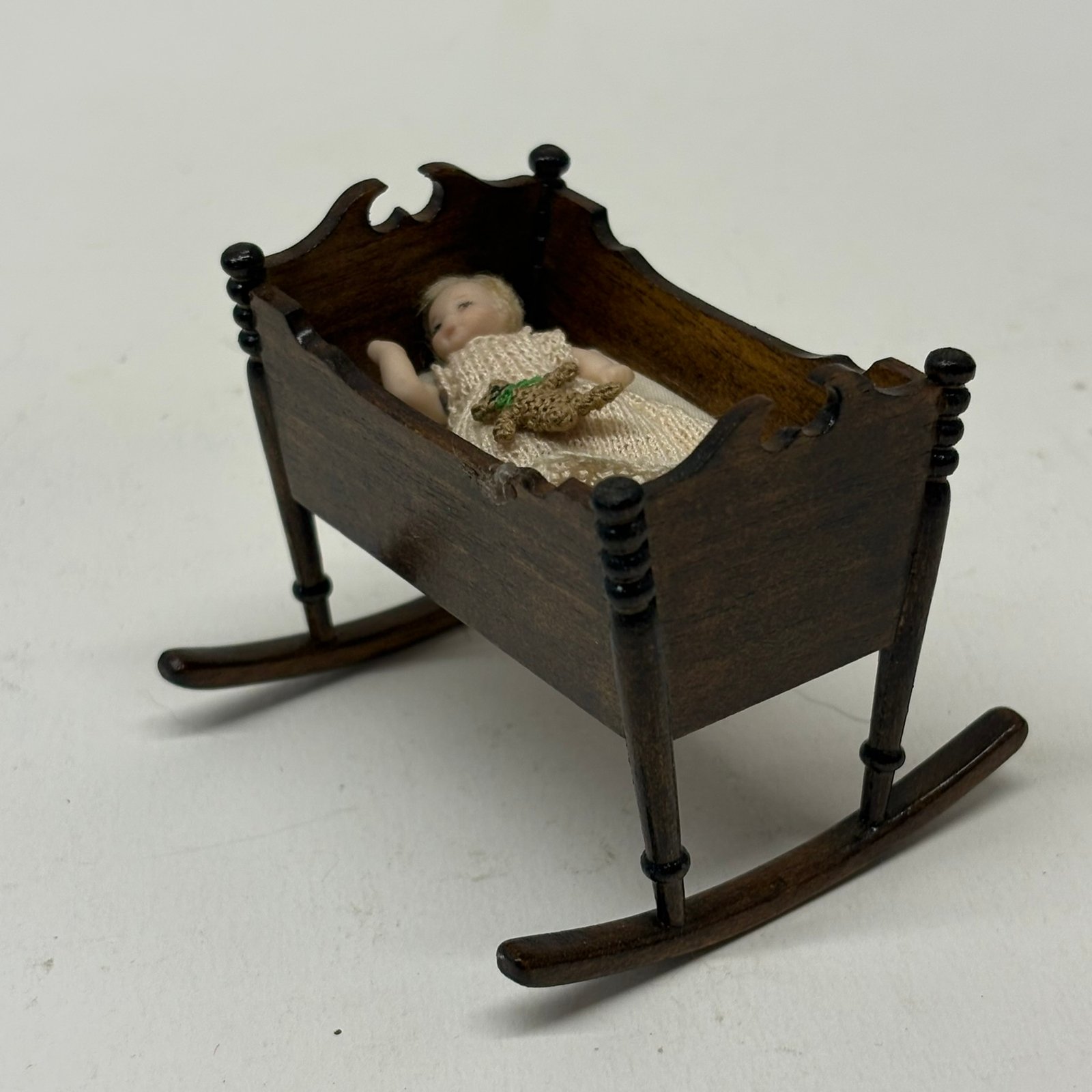 1:12th scale Dolls House Furniture- Tudor Cradle, VEF15