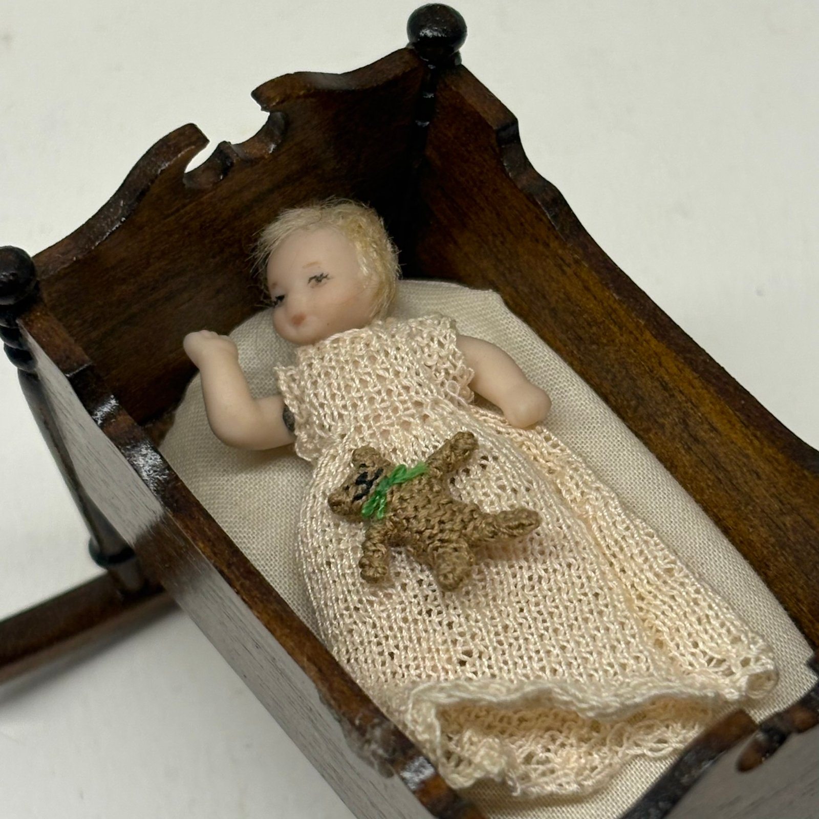1:12th scale Dolls House Furniture- Tudor Cradle, VEF15