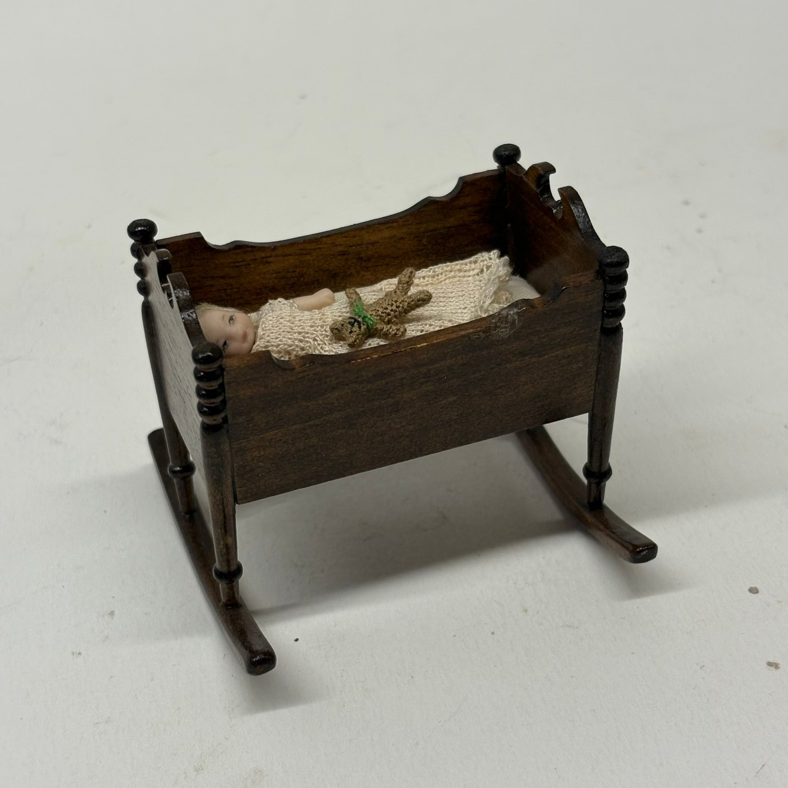 1:12th scale Dolls House Furniture- Tudor Cradle, VEF15