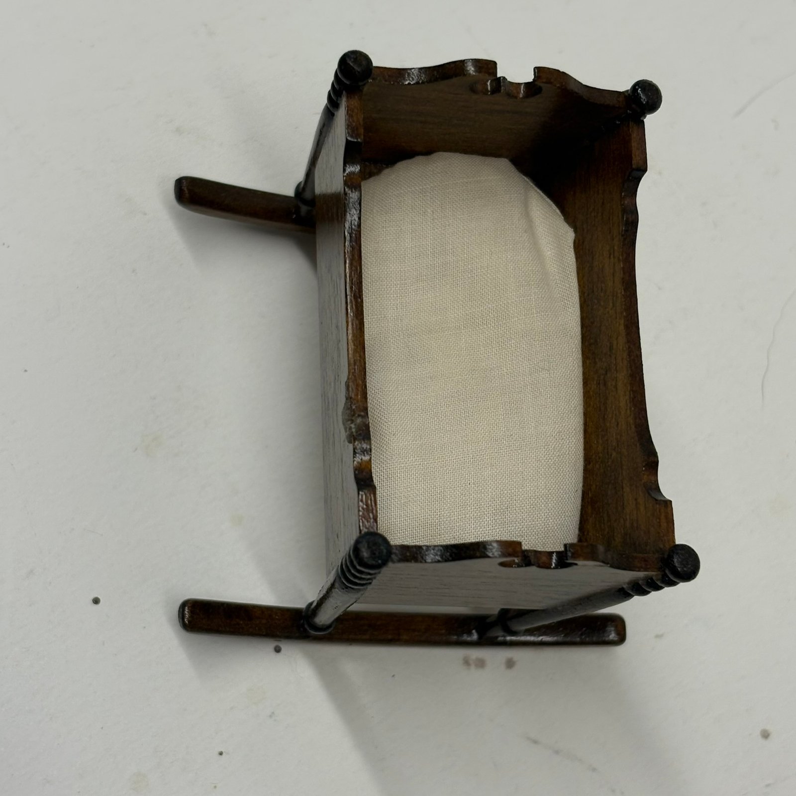 1:12th scale Dolls House Furniture- Tudor Cradle, VEF15