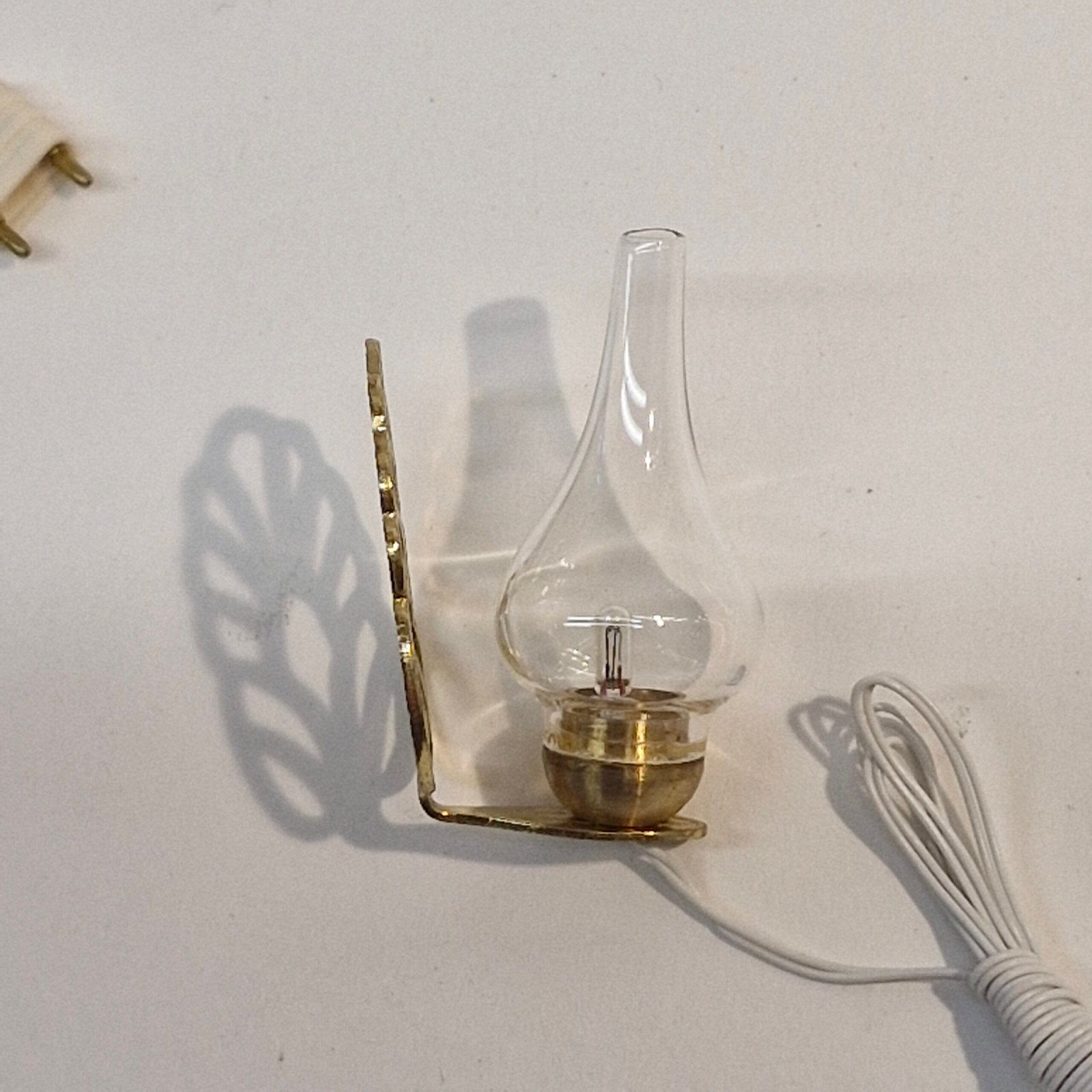 12th scale Dolls House Light Brass and Glass Wall Light DL24