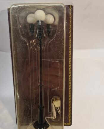 12th scale Dolls House Light  3 Headed Globe Street Light      LT3022
