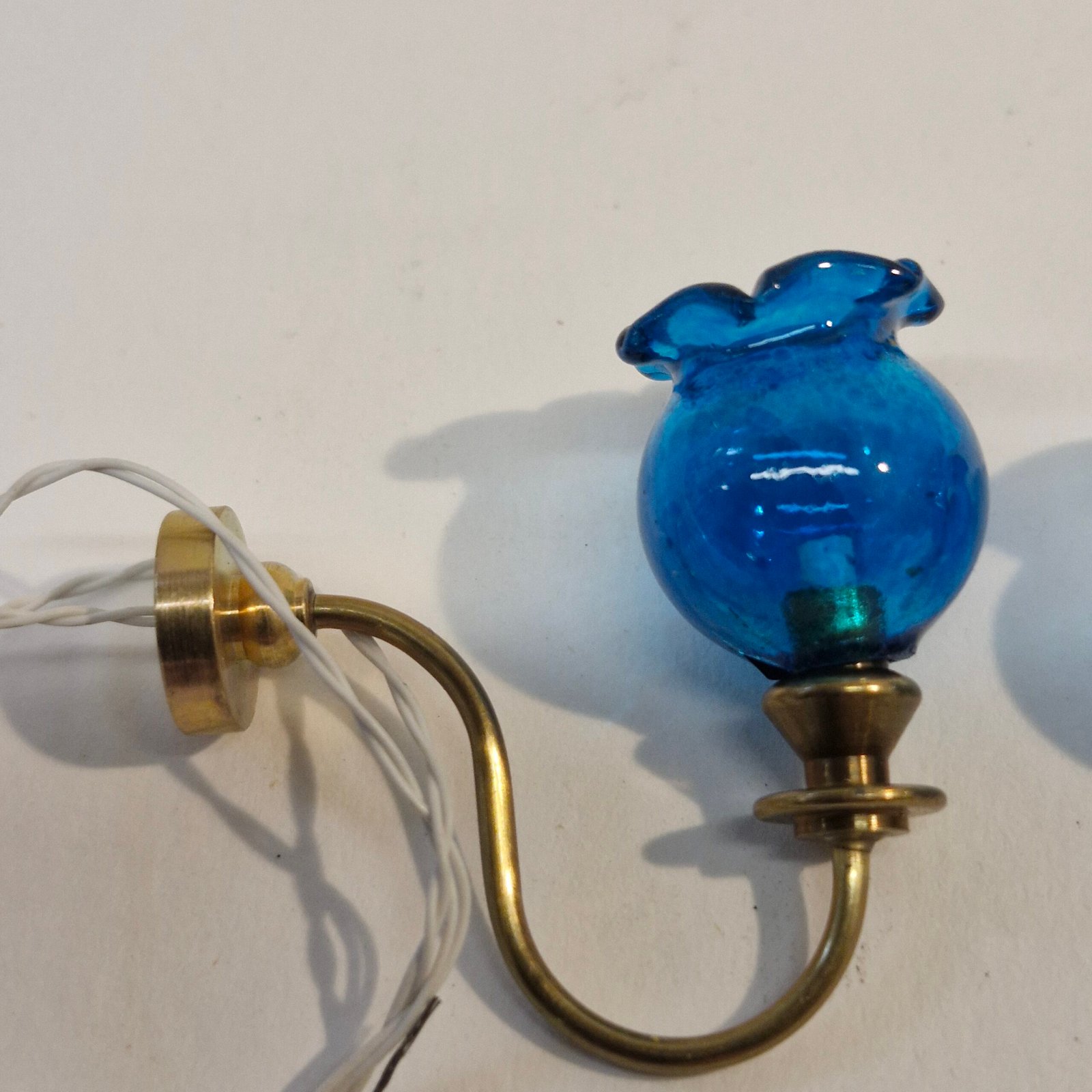 12th scale Dolls House Light Pair Brass Wall Lights Quality DL32