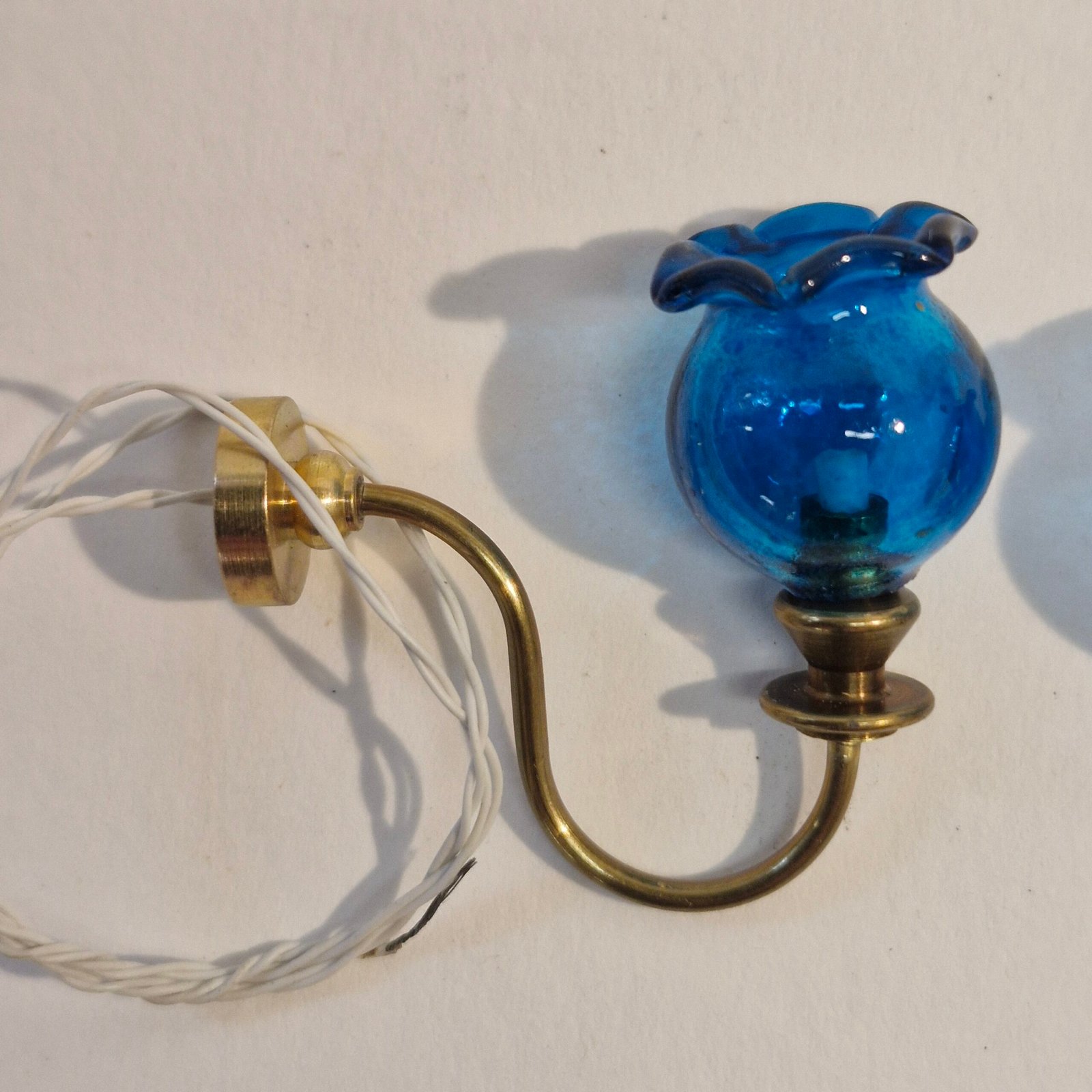 12th scale Dolls House Light Pair Brass Wall Lights Quality DL32