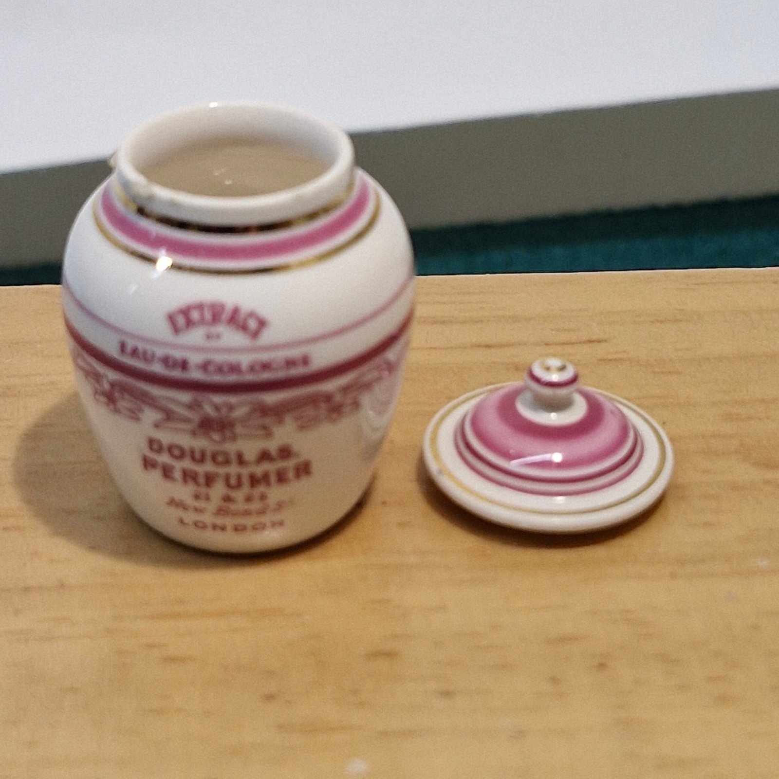 1:12th scale Miniature, Signed Terry Curran Ceramic Jar, T108