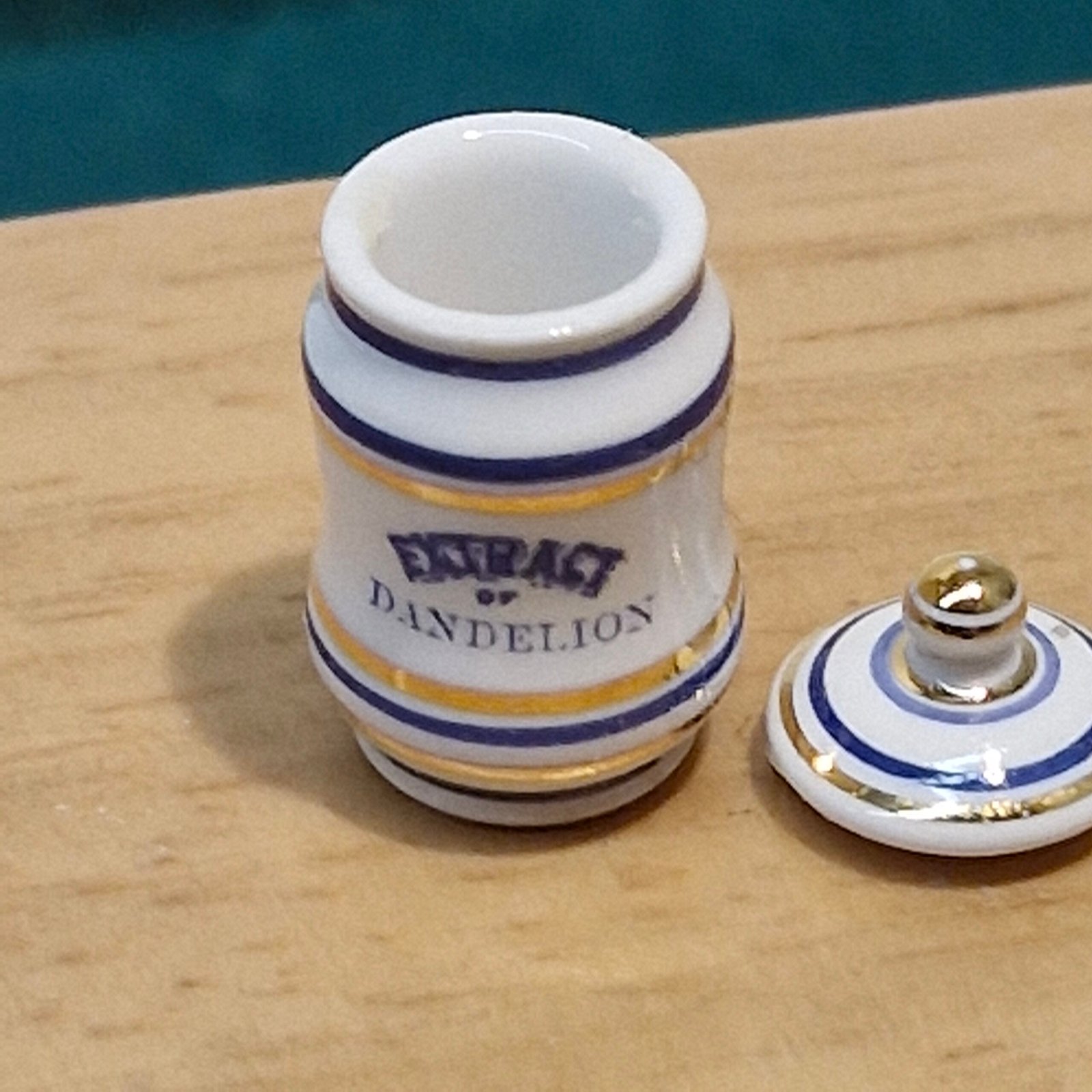 1:12th scale Miniature, Signed Terry Curran Ceramic Jar, T118