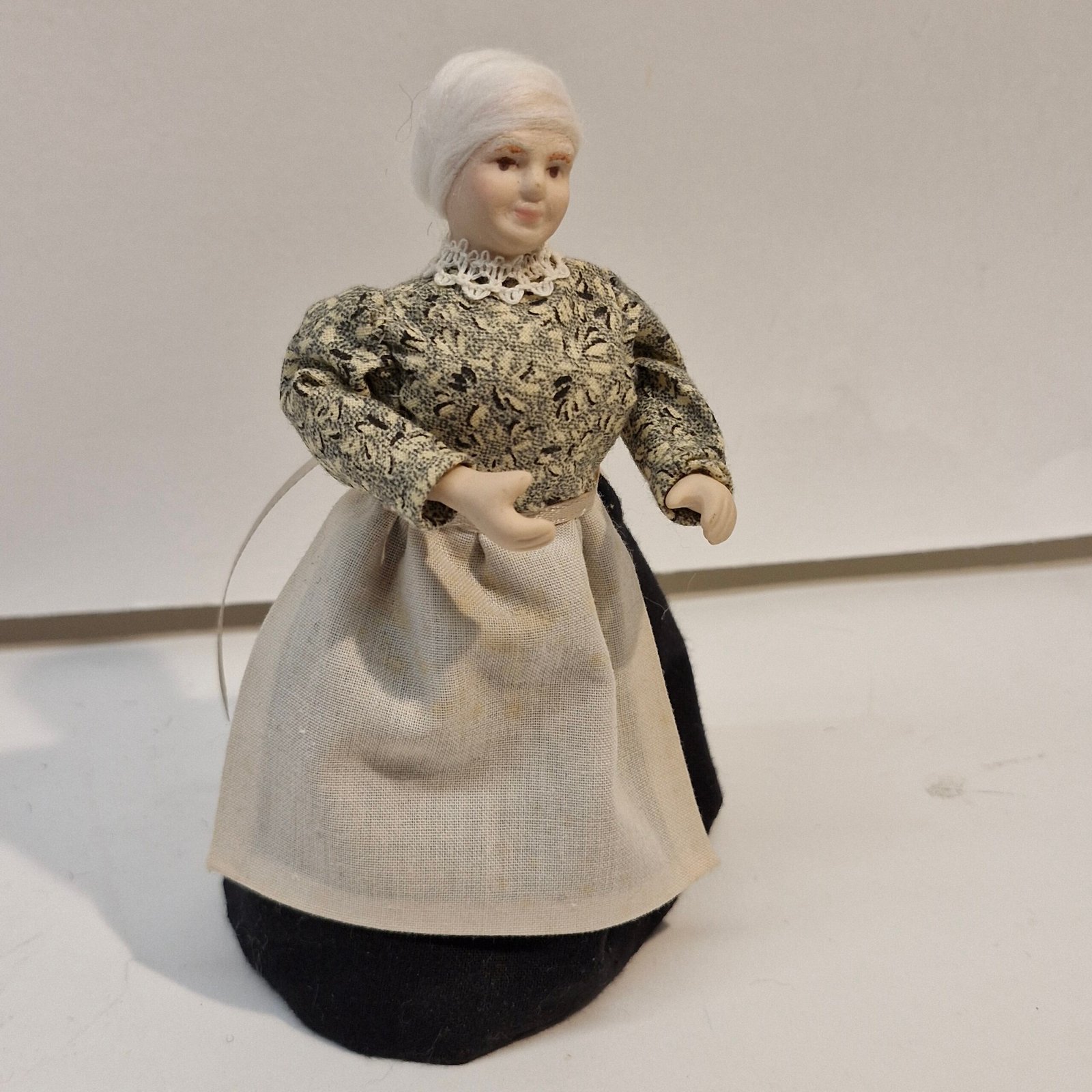 1:12th Scale Dolls House Miniatures, Quality Porcelain Doll. Woman KM05