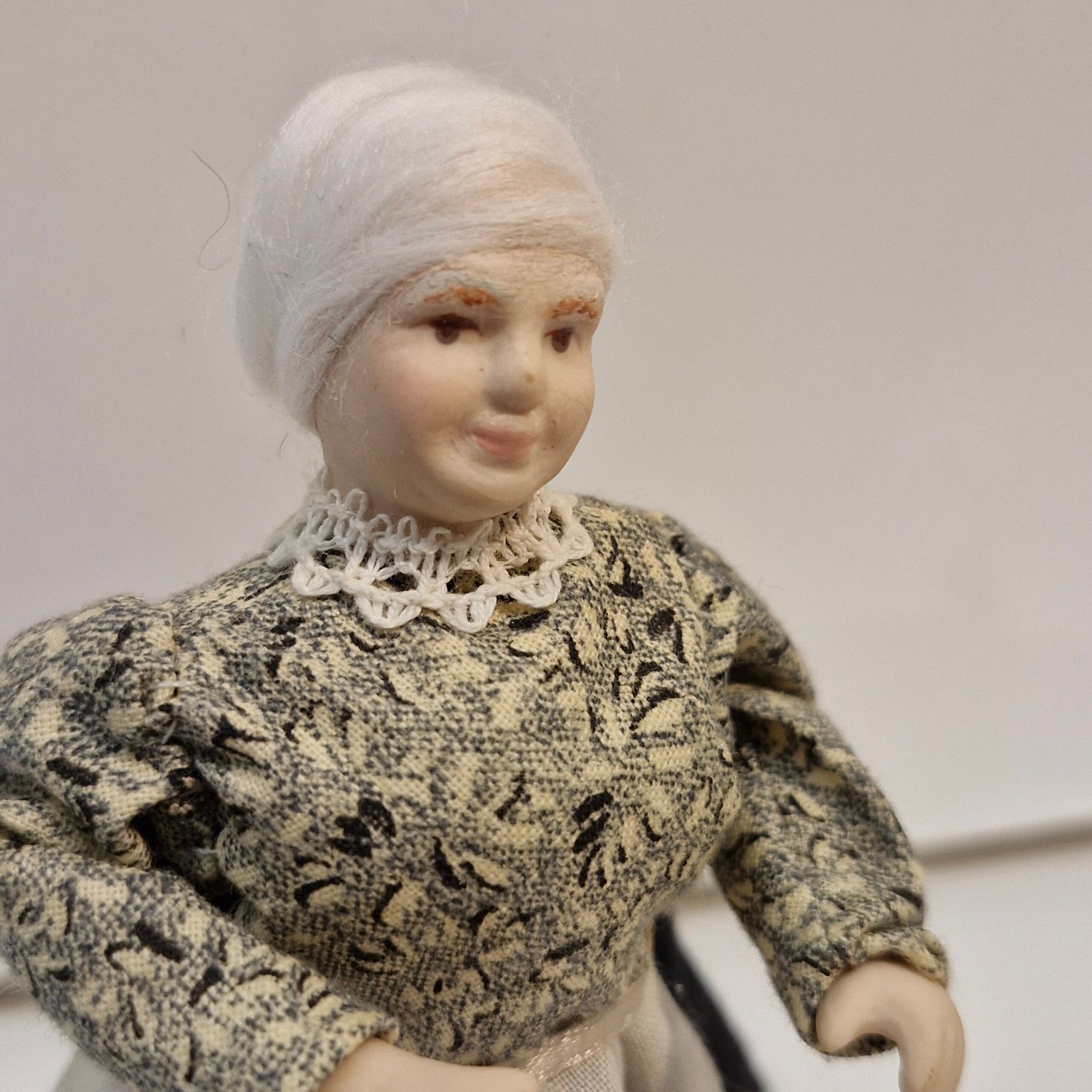 1:12th Scale Dolls House Miniatures, Quality Porcelain Doll. Woman KM05