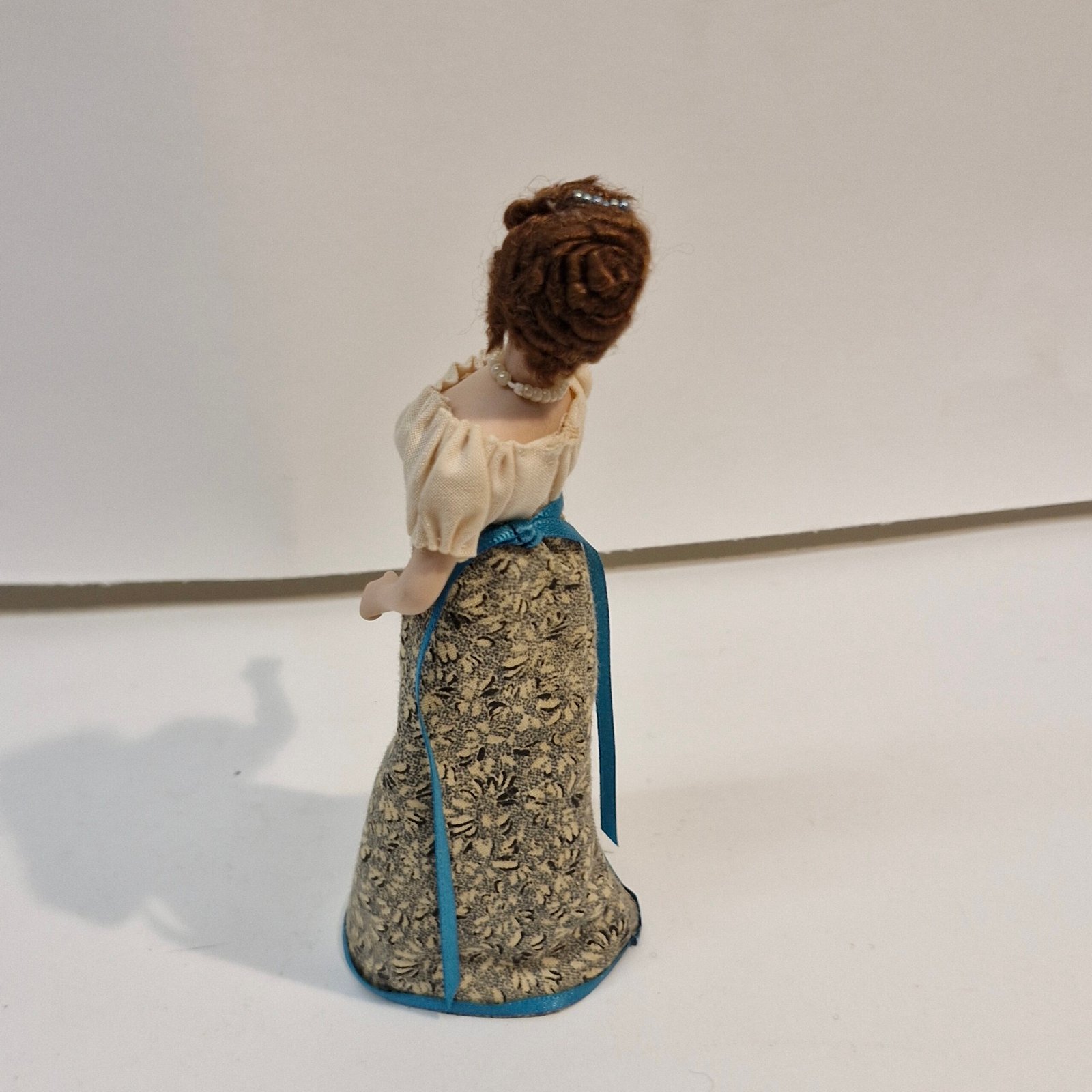 1:12th Scale Dolls House Miniatures, Quality Porcelain Doll. Woman KM05