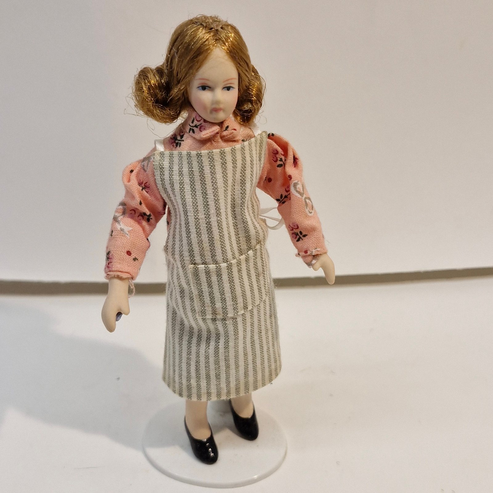 1:12th Scale Dolls House Miniatures, Quality Porcelain Doll. Woman KM07