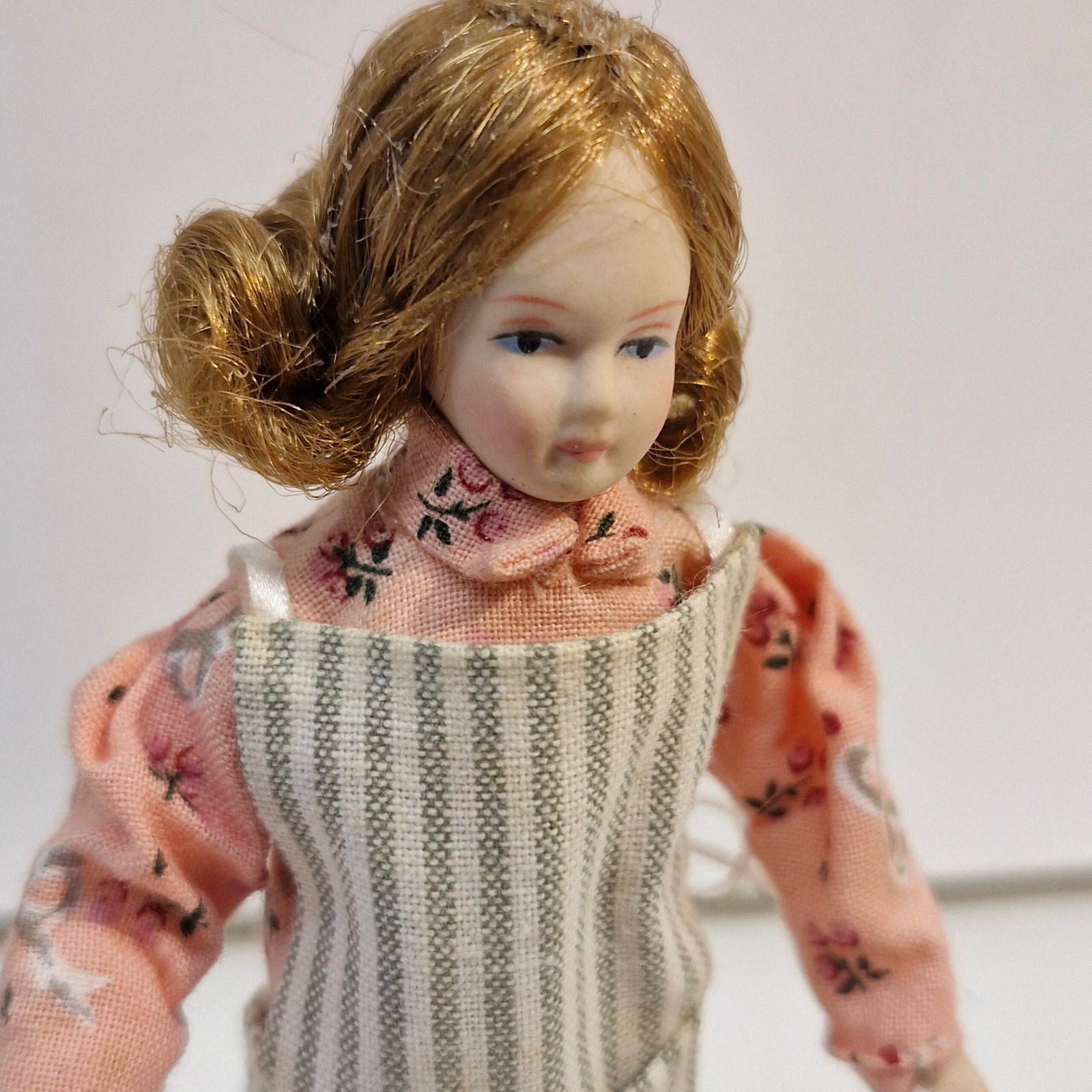 1:12th Scale Dolls House Miniatures, Quality Porcelain Doll. Woman KM07