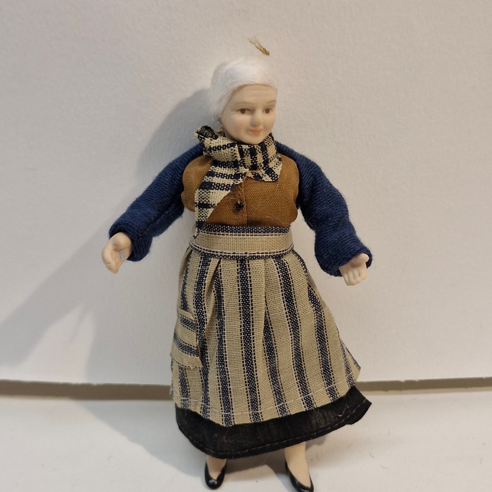 1:12th Scale Dolls House Miniatures, Quality Porcelain Doll. Woman KM08