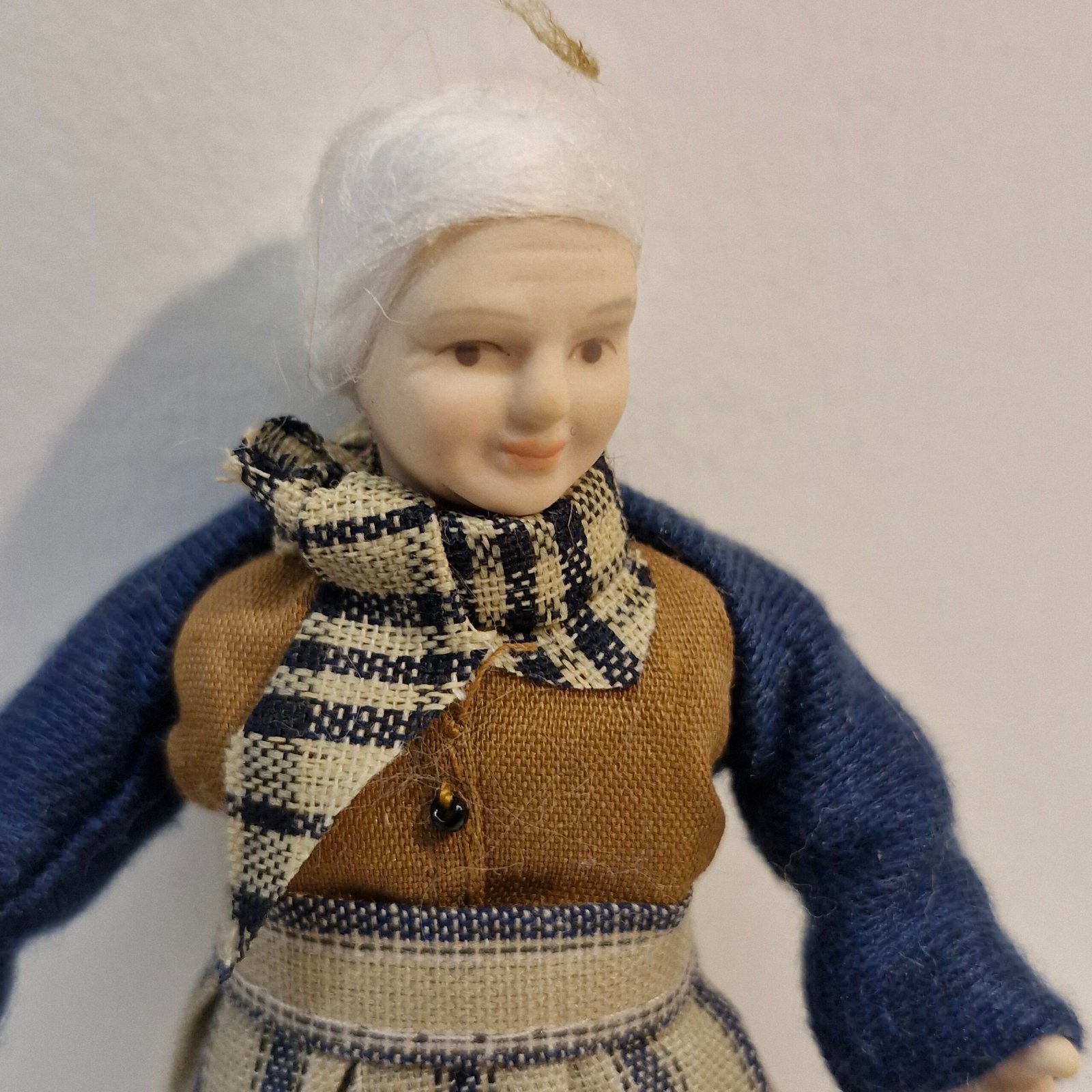 1:12th Scale Dolls House Miniatures, Quality Porcelain Doll. Woman KM08