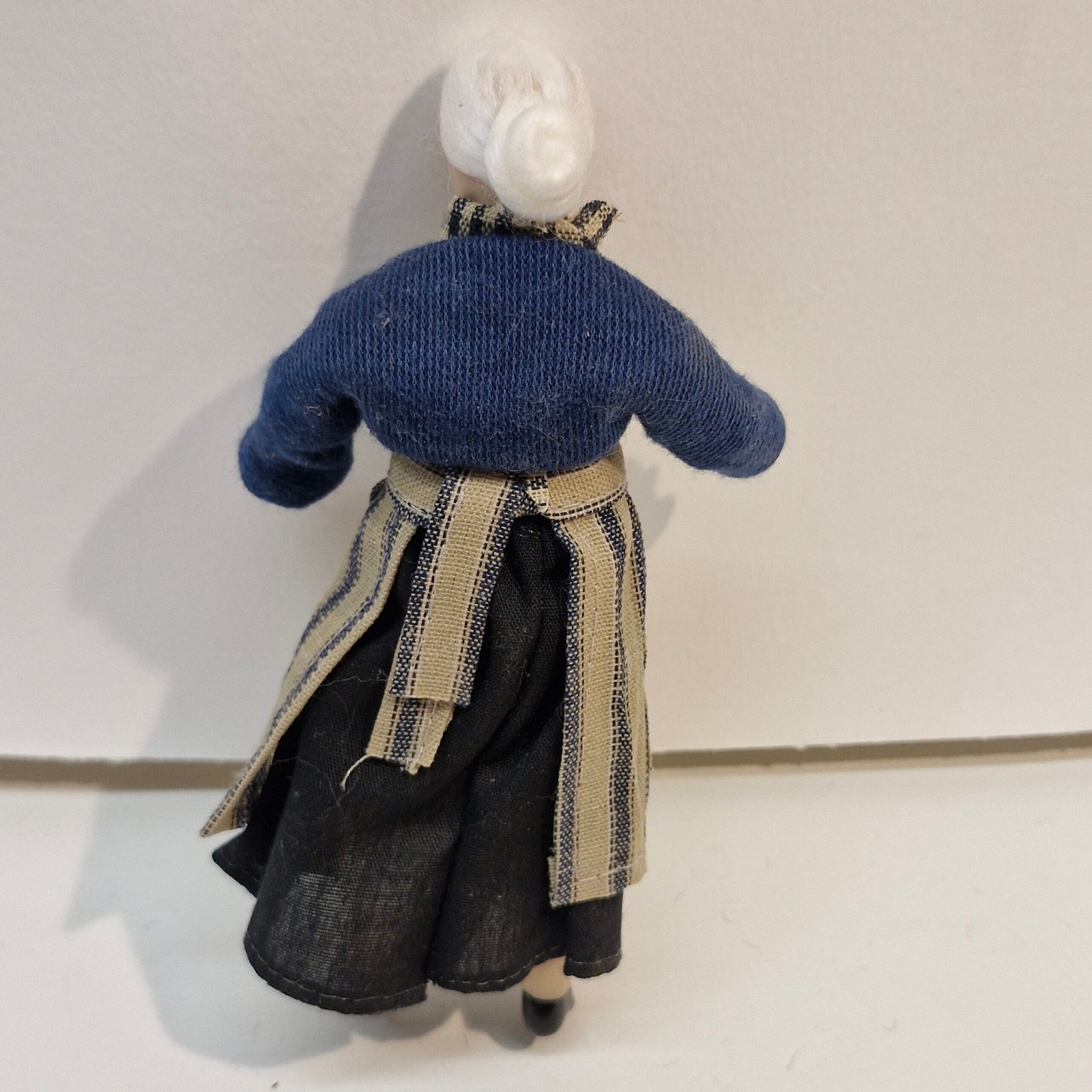 1:12th Scale Dolls House Miniatures, Quality Porcelain Doll. Woman KM08
