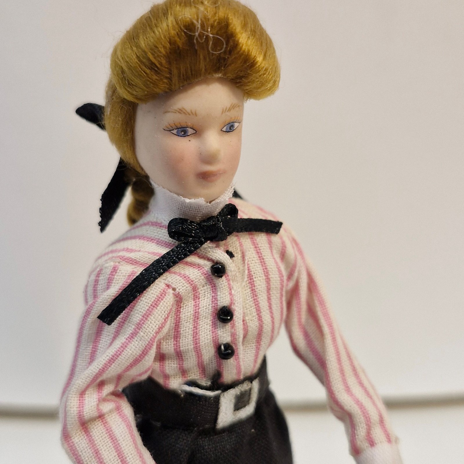 1:12th Scale Dolls House Miniatures, Porcelain Doll. Woman KM10