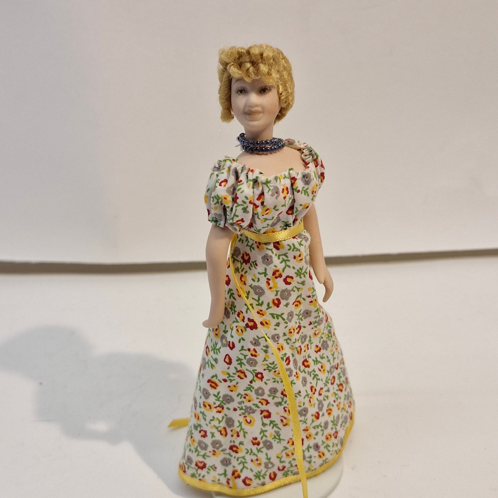 1:12th Scale Dolls House Miniatures, Porcelain Doll. Woman KM11