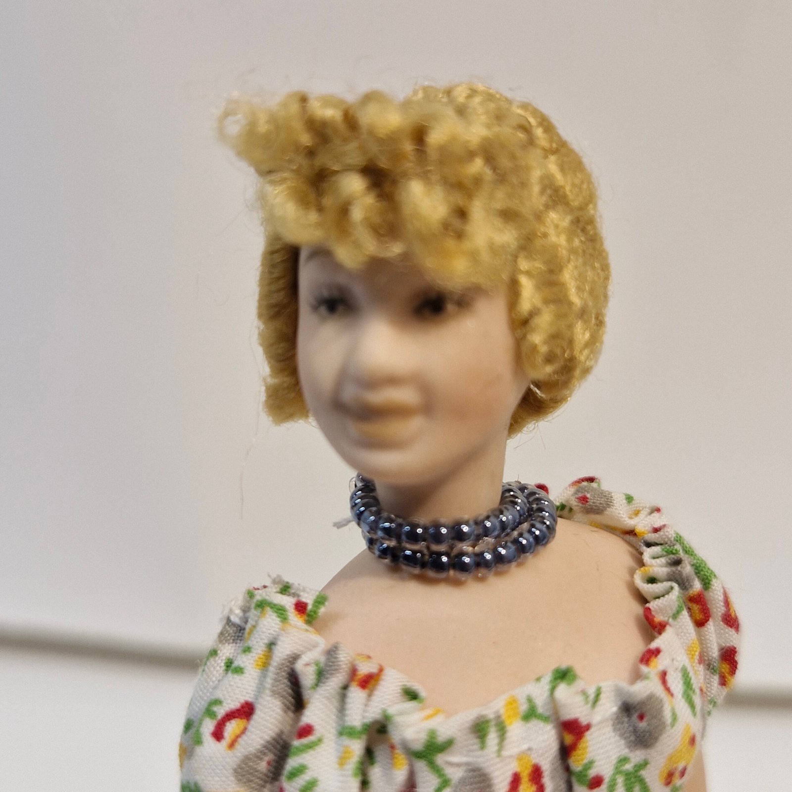 1:12th Scale Dolls House Miniatures, Porcelain Doll. Woman KM11