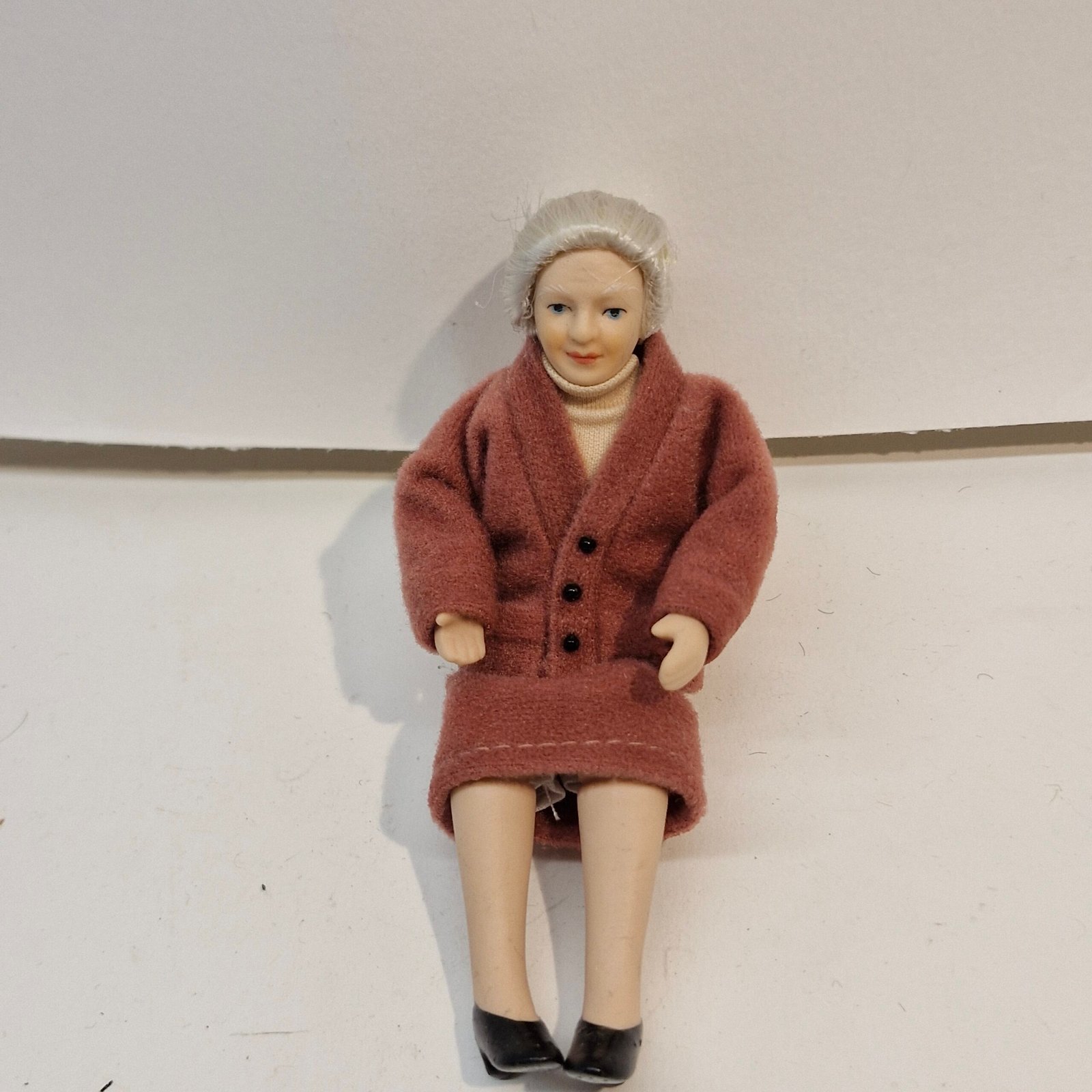 1:12th Scale Dolls House Miniatures, Porcelain Doll. Woman KM12