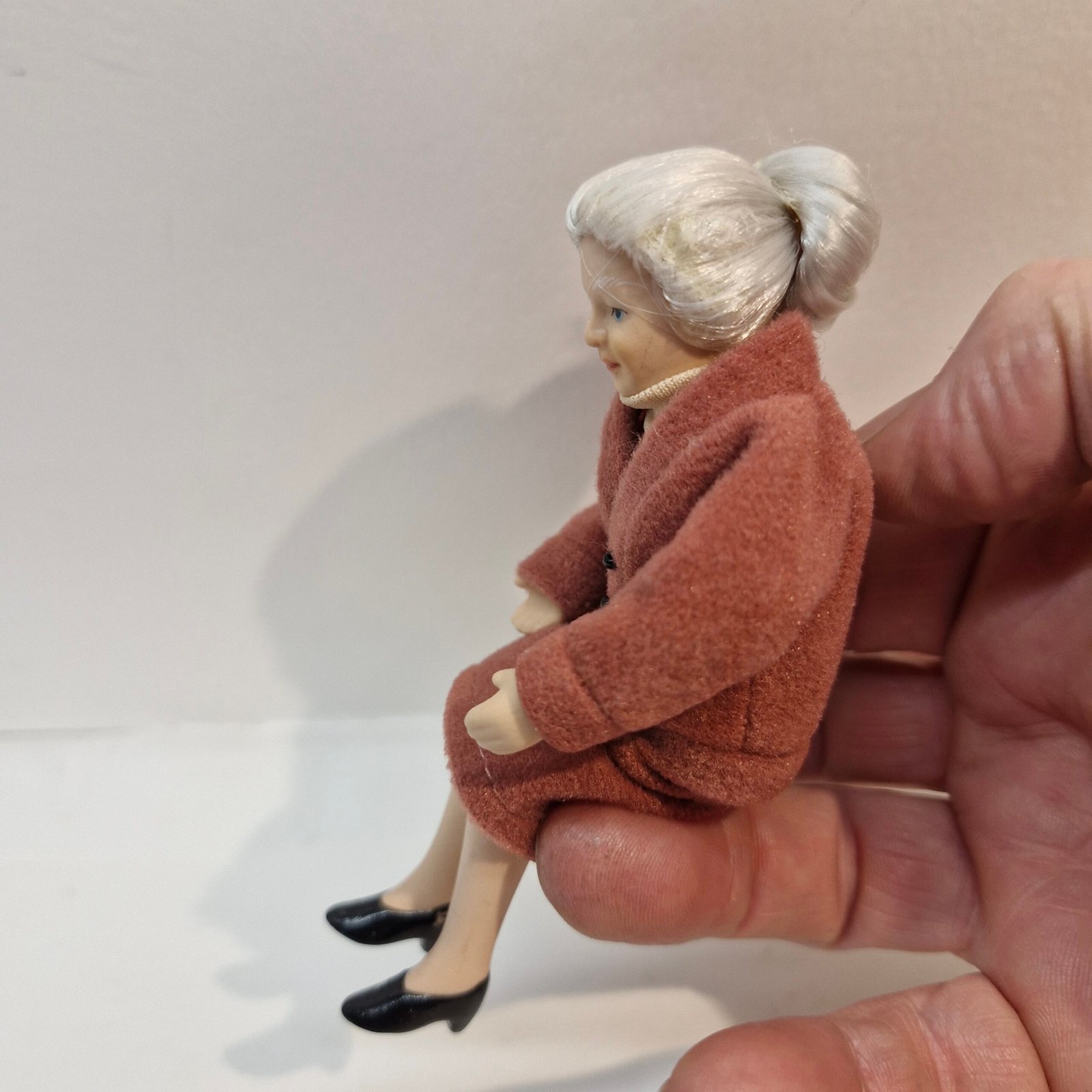 1:12th Scale Dolls House Miniatures, Porcelain Doll. Woman KM12