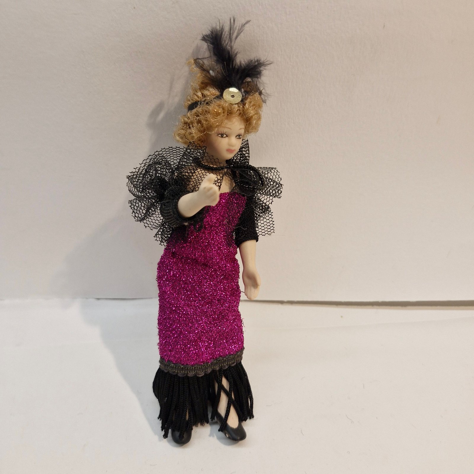 1:12th Scale Dolls House Miniatures, Porcelain Doll. Woman KM13