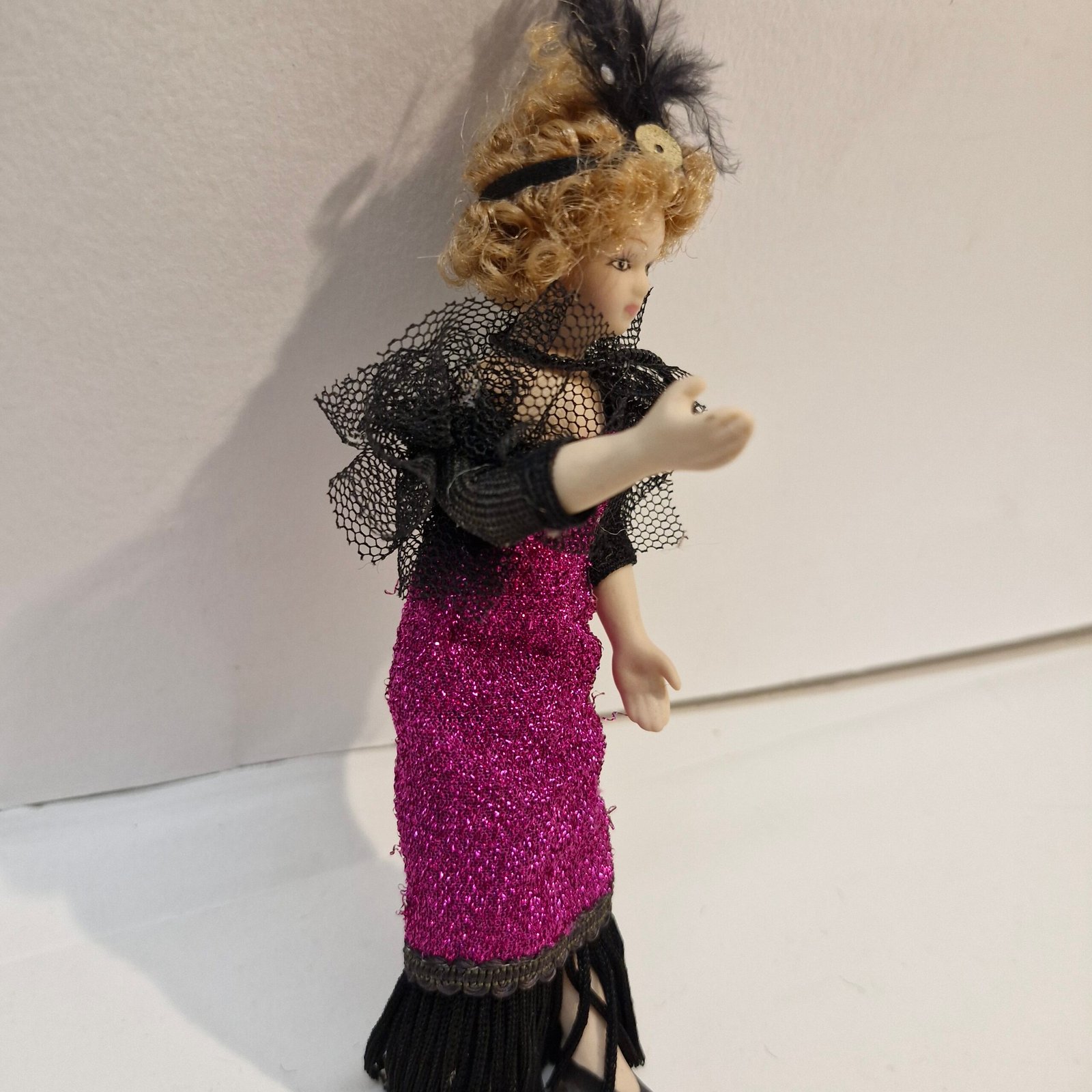 1:12th Scale Dolls House Miniatures, Porcelain Doll. Woman KM13