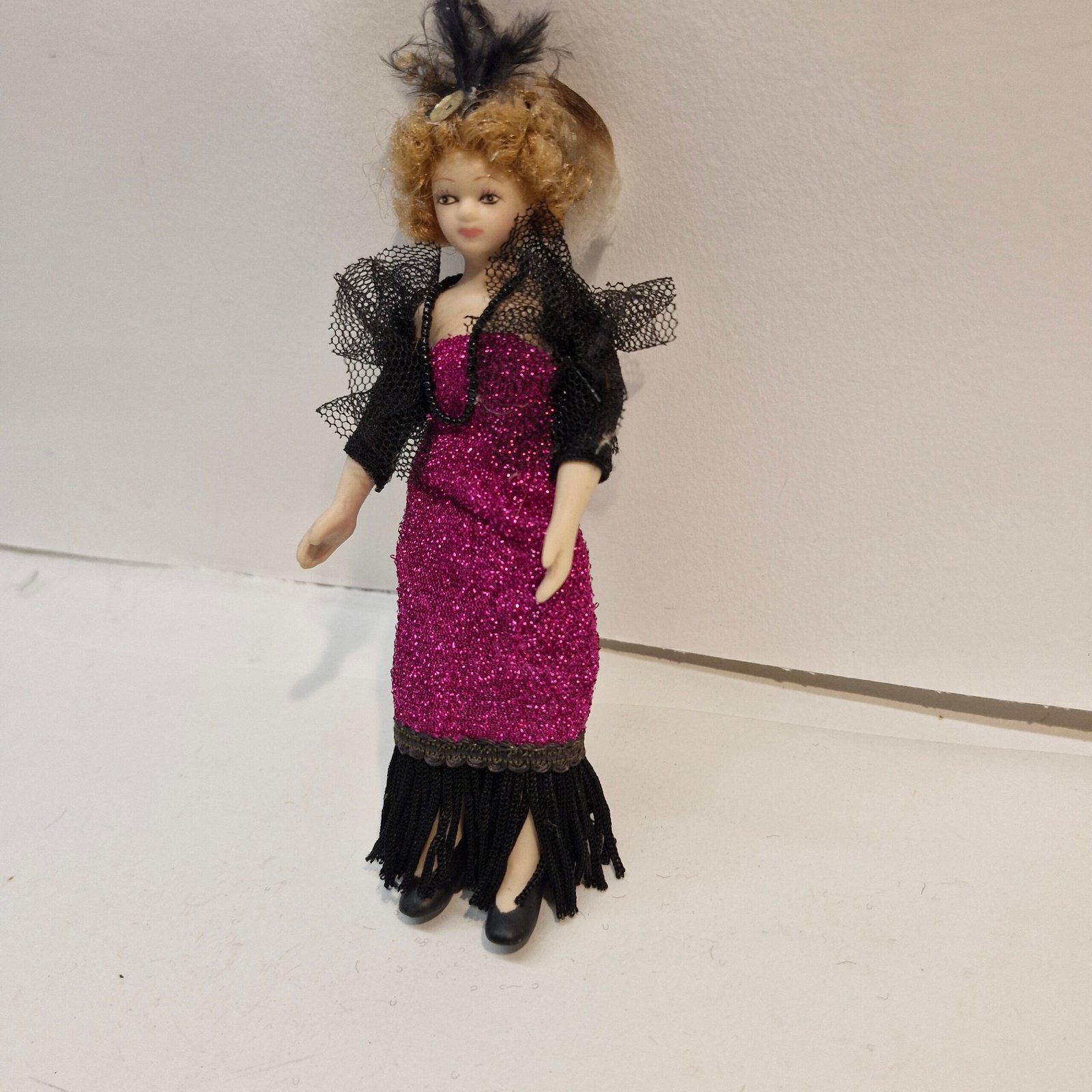 1:12th Scale Dolls House Miniatures, Porcelain Doll. Woman KM13