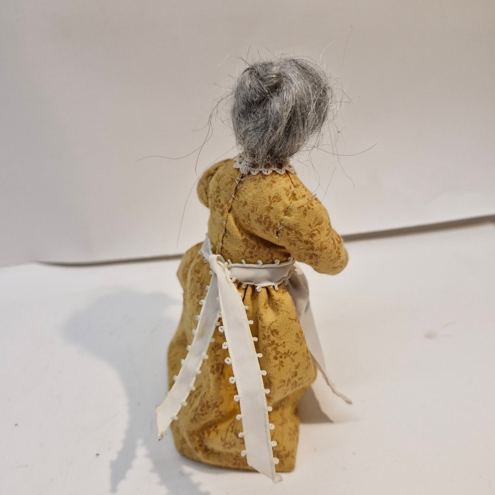 1:12th Scale Dolls House Miniatures, Porcelain Doll. Woman KM14