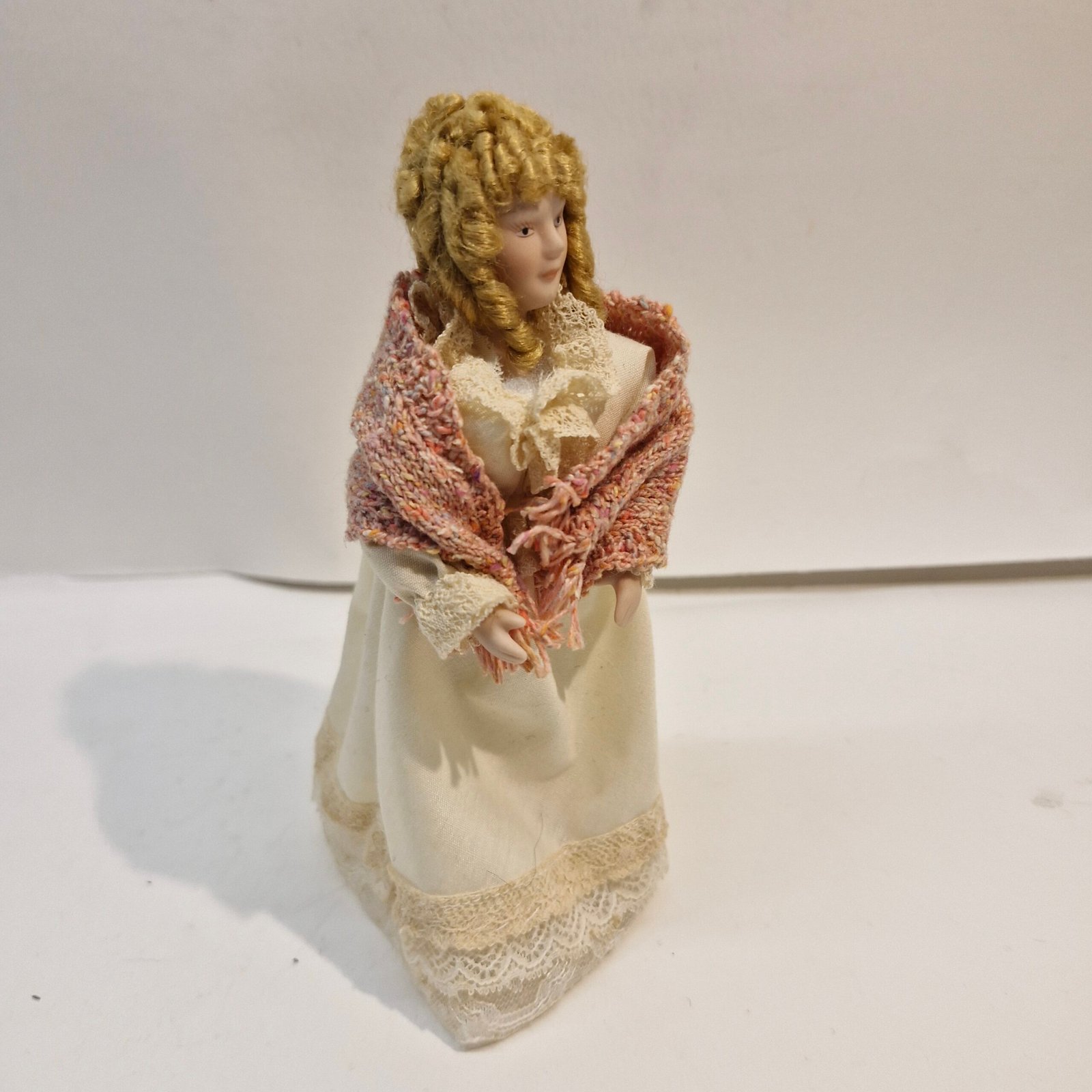 1:12th Scale Dolls House Miniatures, Porcelain Doll. Woman KM15