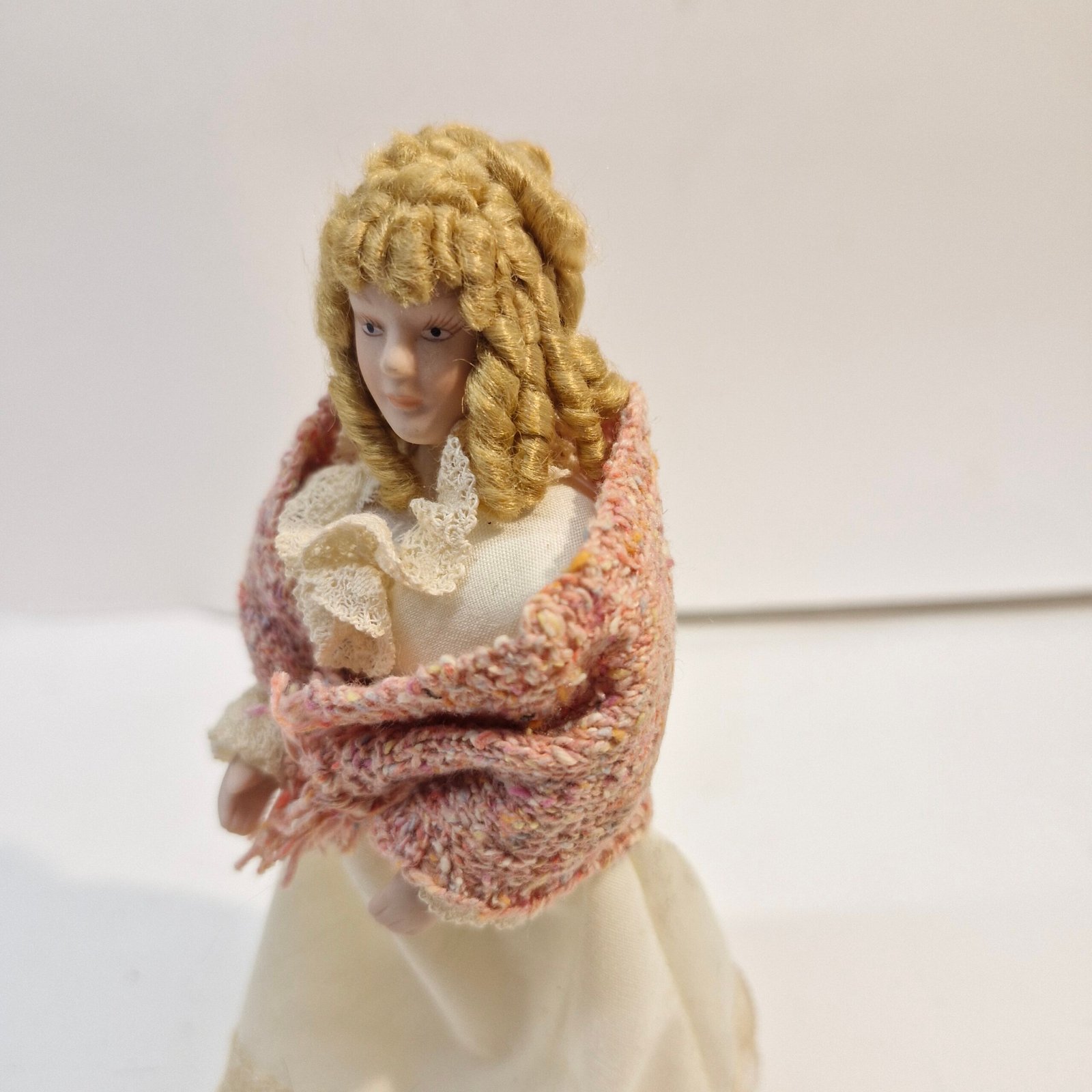 1:12th Scale Dolls House Miniatures, Porcelain Doll. Woman KM15