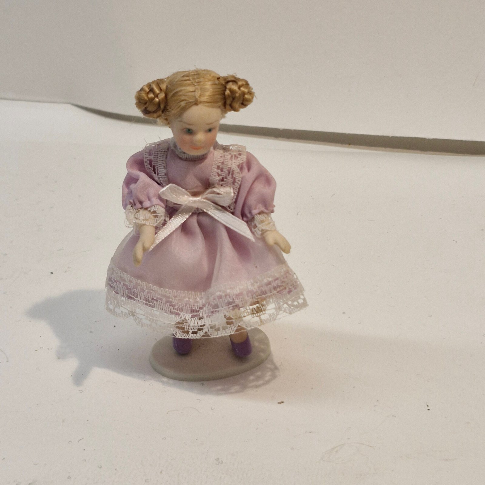 1:12th Scale Dolls House Miniatures, Porcelain Doll. Young Girl KM19