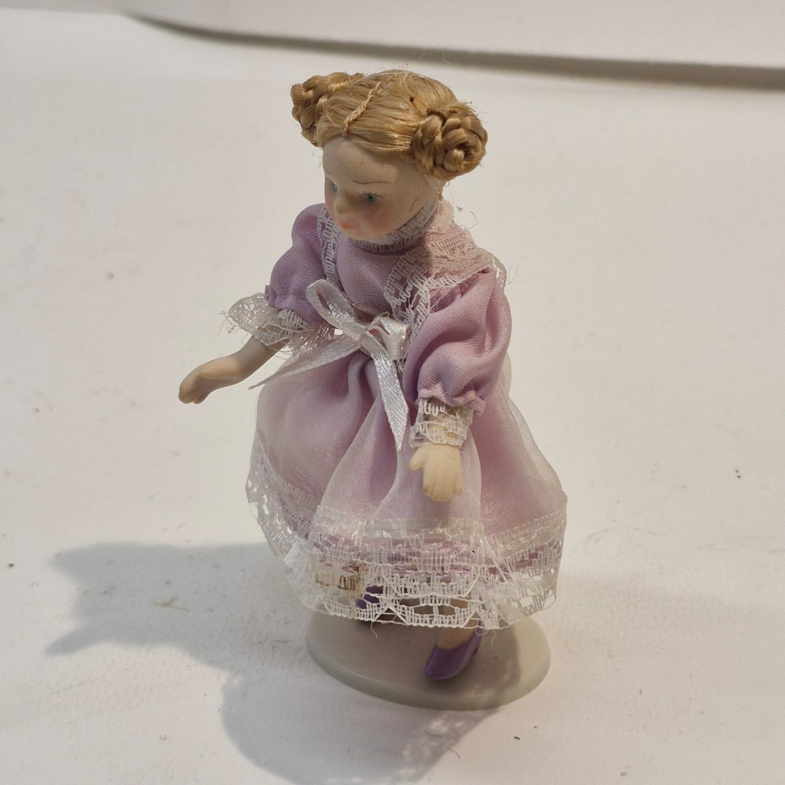1:12th Scale Dolls House Miniatures, Porcelain Doll. Young Girl KM19