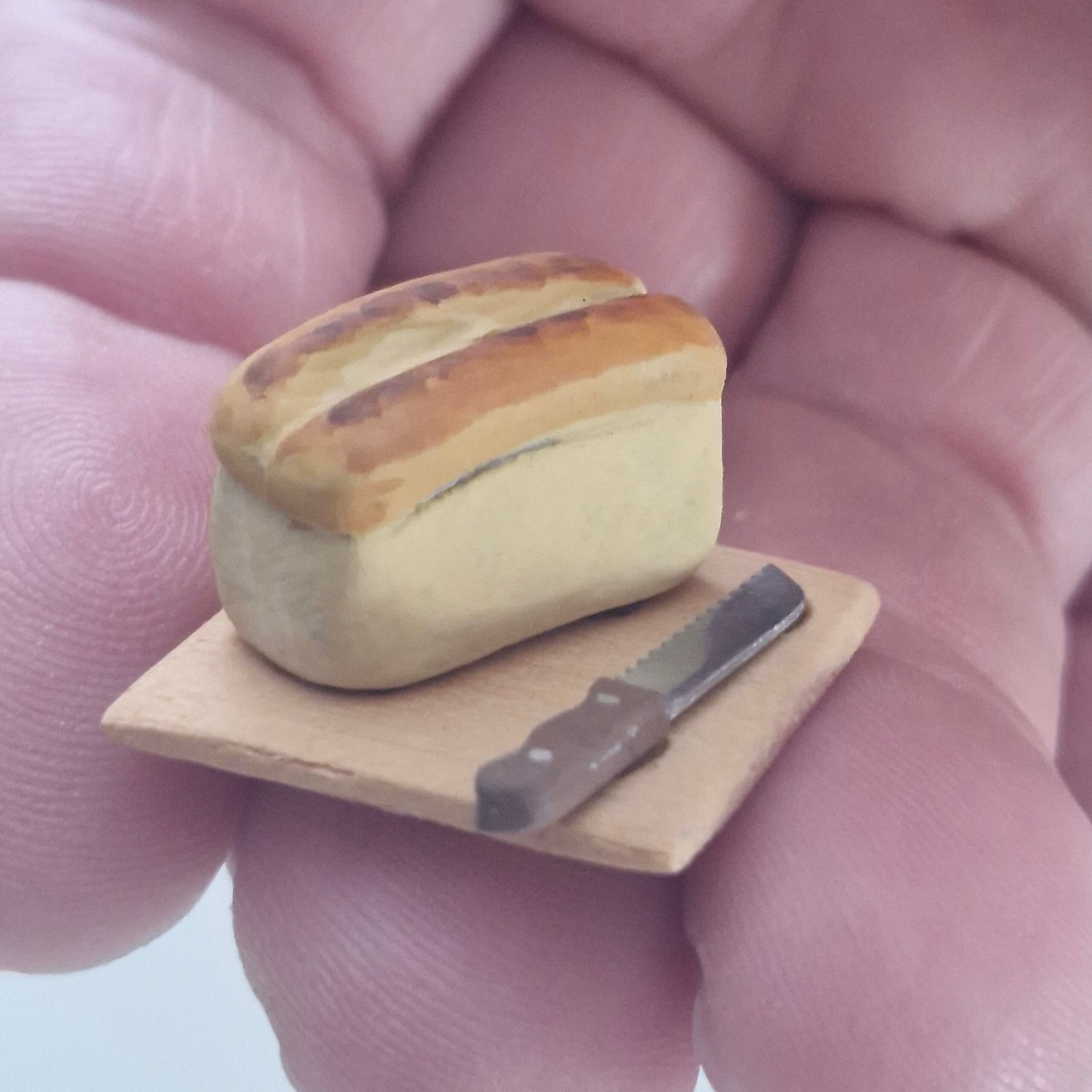 12th scale Dolls House Miniature Quality Loaf of Bread on Board RP03
