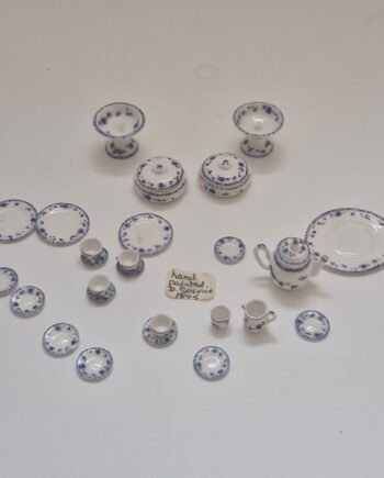 12th scale Dolls House Miniature Highly Collectable Dining Set  RP32
