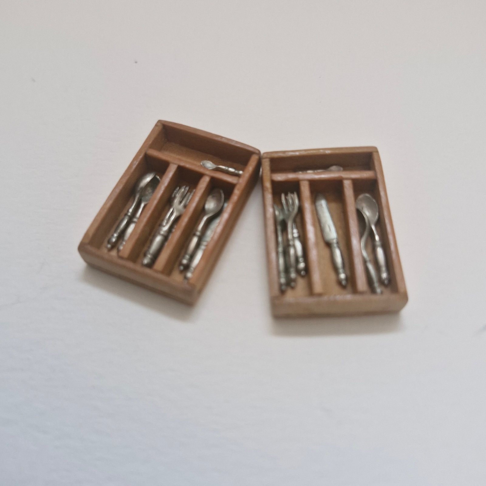 1/12th scale Dolls House Miniature Pair of Trays RP47