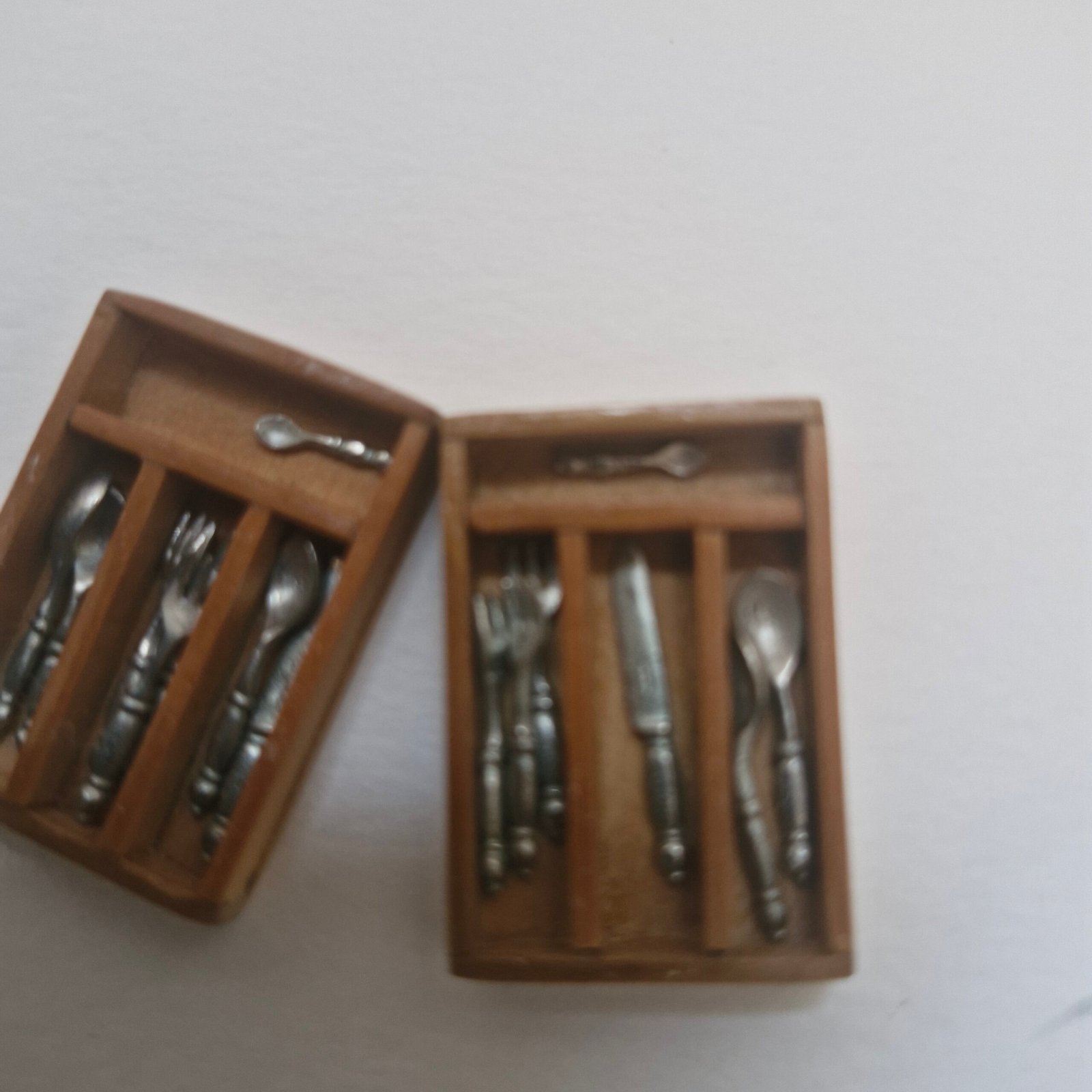 1/12th scale Dolls House Miniature Pair of Trays RP47