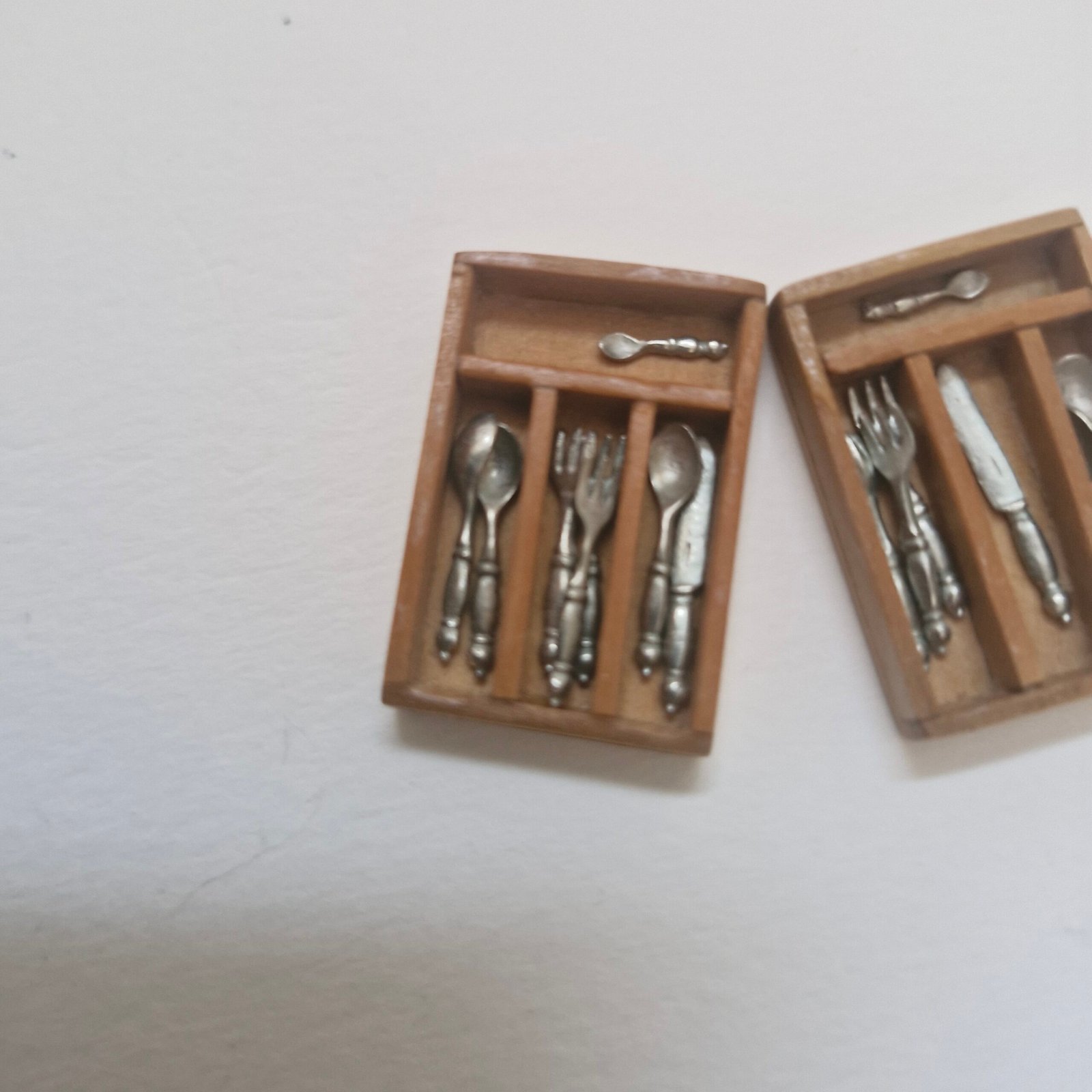 1/12th scale Dolls House Miniature Pair of Trays RP47
