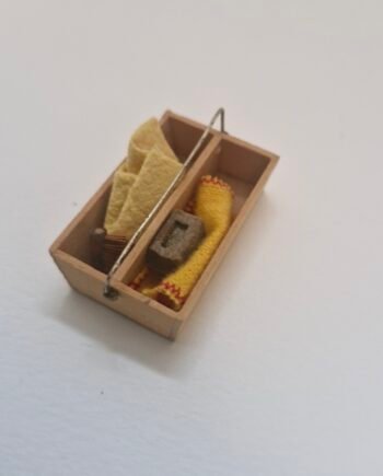 1/12th scale Dolls House Miniature  Cleaners Tray    RP45