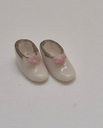 1/12th scale Dolls House Miniature  Pair of Child Shoes  RP40
