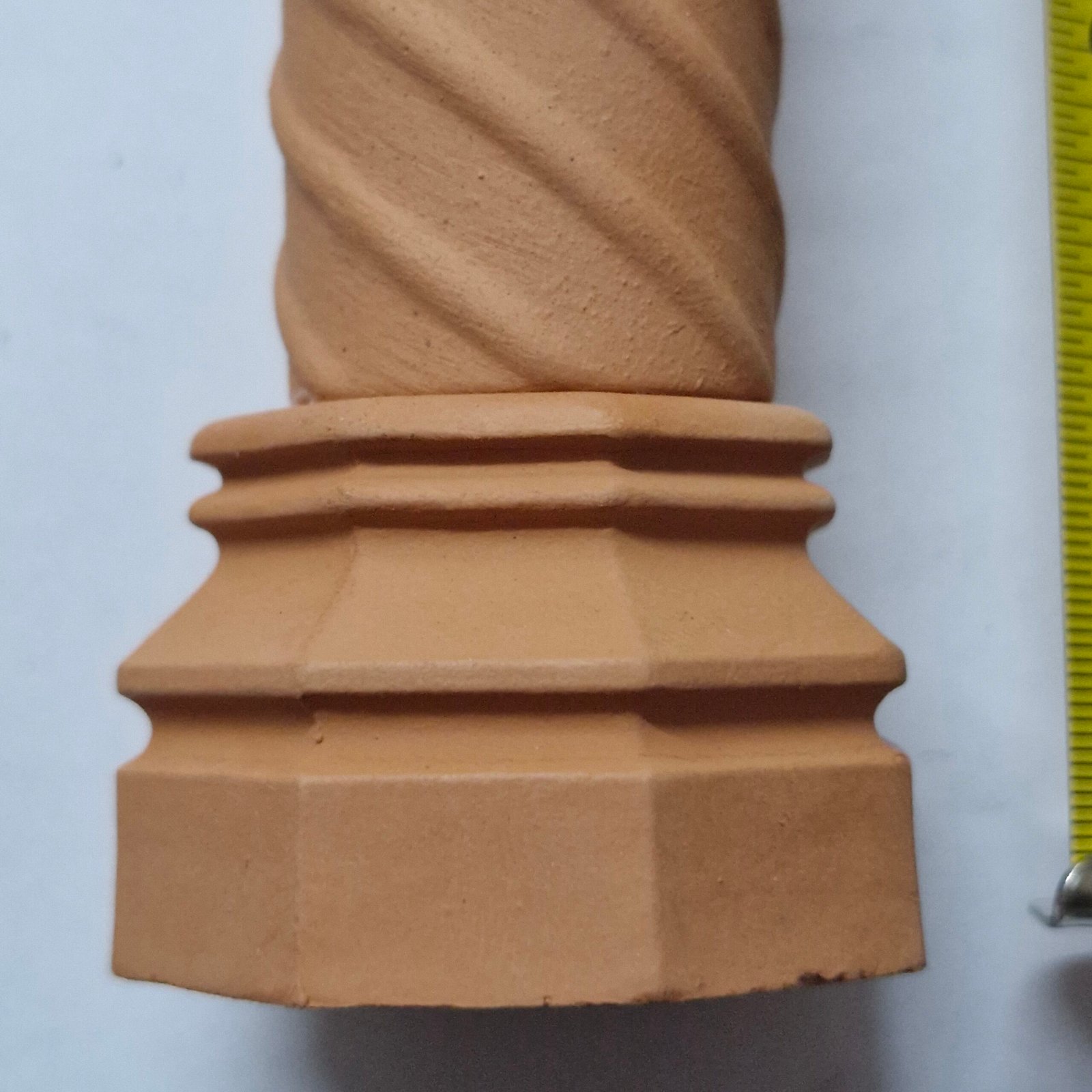 1 /12 scale Dolls House CAS - Captain Pot Spiral Chimney Pot Romney02