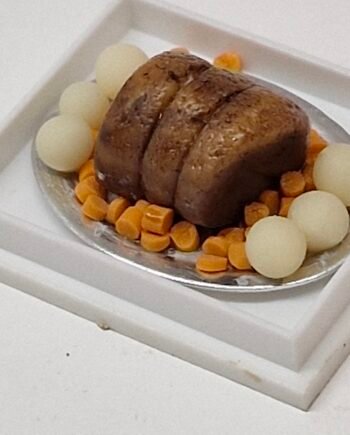 12thn scale  Dolls House Food  Roast Beef       RX02